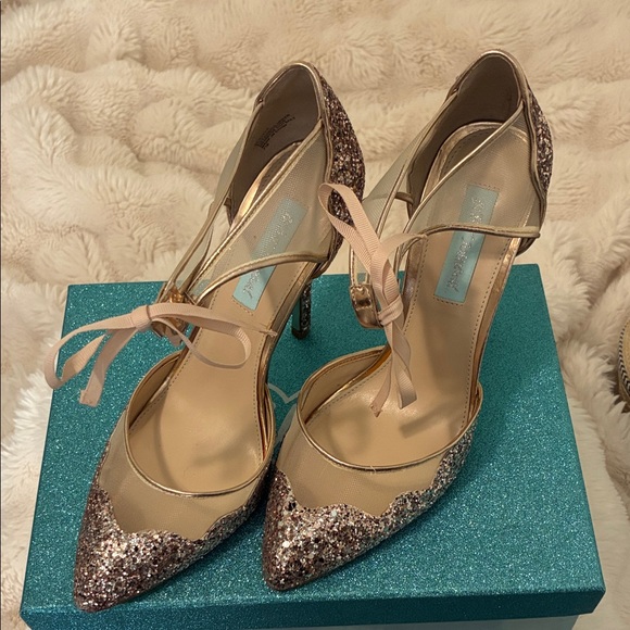 Betsey Johnson rose gold heels - Picture 3 of 4